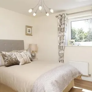 https://apple-house-guesthouse-heathrow-airport.brighton-hotels-england.com